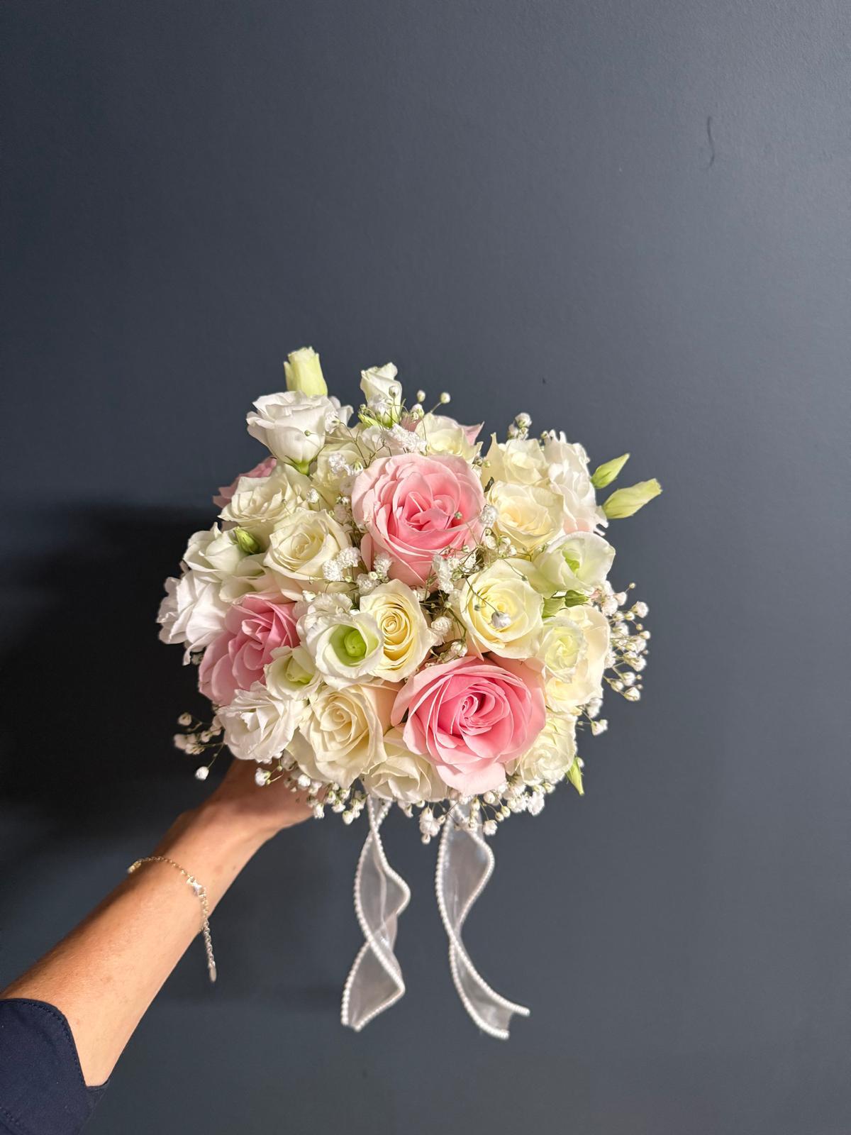 Buchet de mireasa.. Flori la alegere. Pret in functie de buchet .